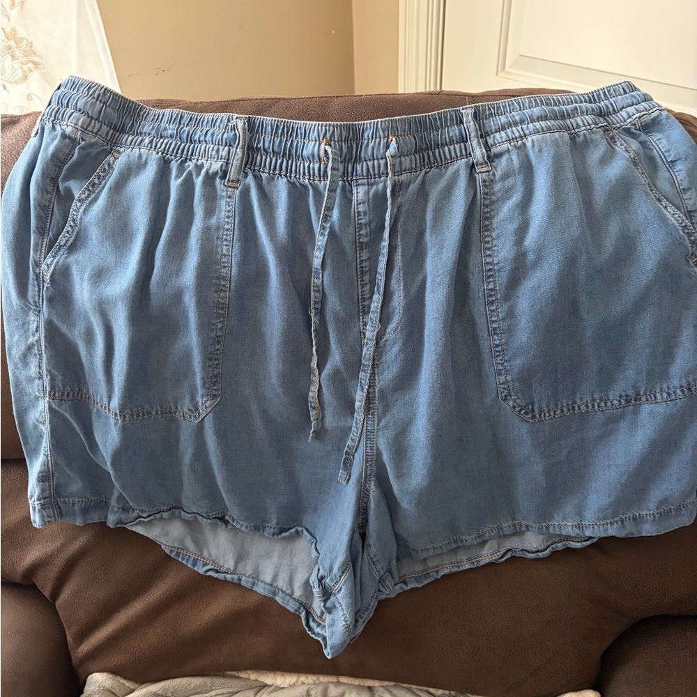 Casual Light Blue Denim Shorts - Picture 2 of 6